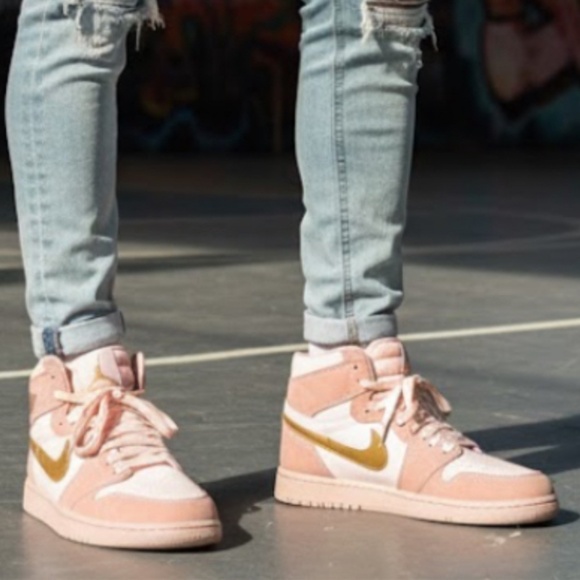 Nike Air Jordan 1 Mid Coral Gold Sneakers Mens 6.5 Womens 8.5 Stardust Pink 2016 - Picture 1 of 11